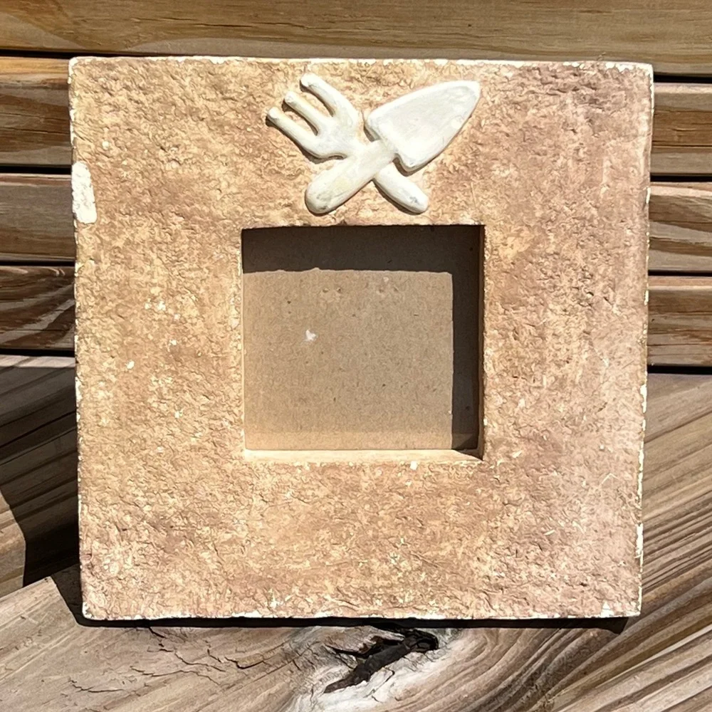 - Garden Theme Stone Picture Frame! VGUC!